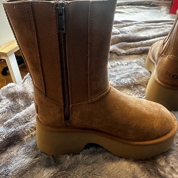 UGG Classic Twin Seam Platform Boot - Picture 4 of 14